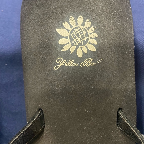 Yellow Box Rhinestone flip flops - Picture 2 of 8